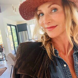 Meet your Posher, Jaime in the Sun